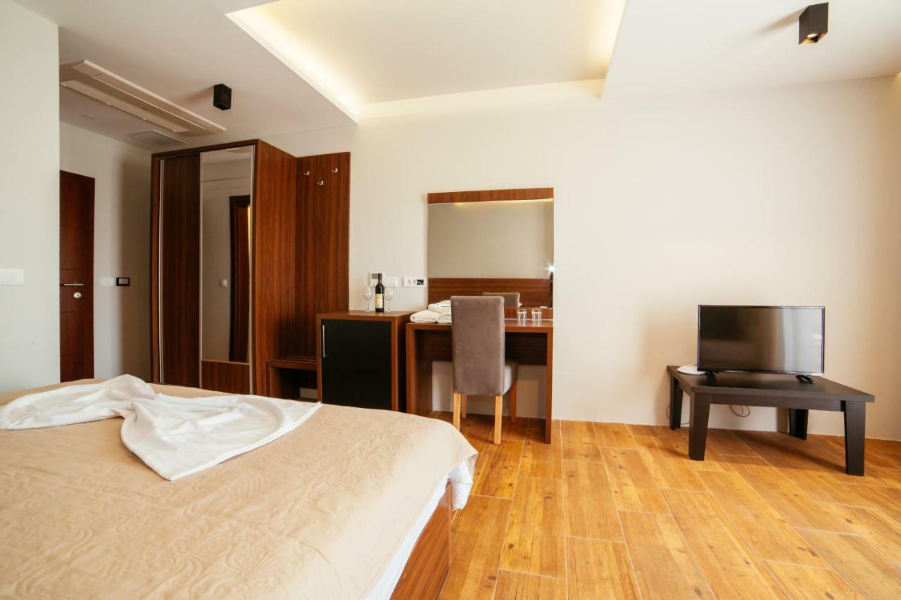 Adriatica Sea & Sun Bed and Breakfast Ulcinj Eksteriør billede